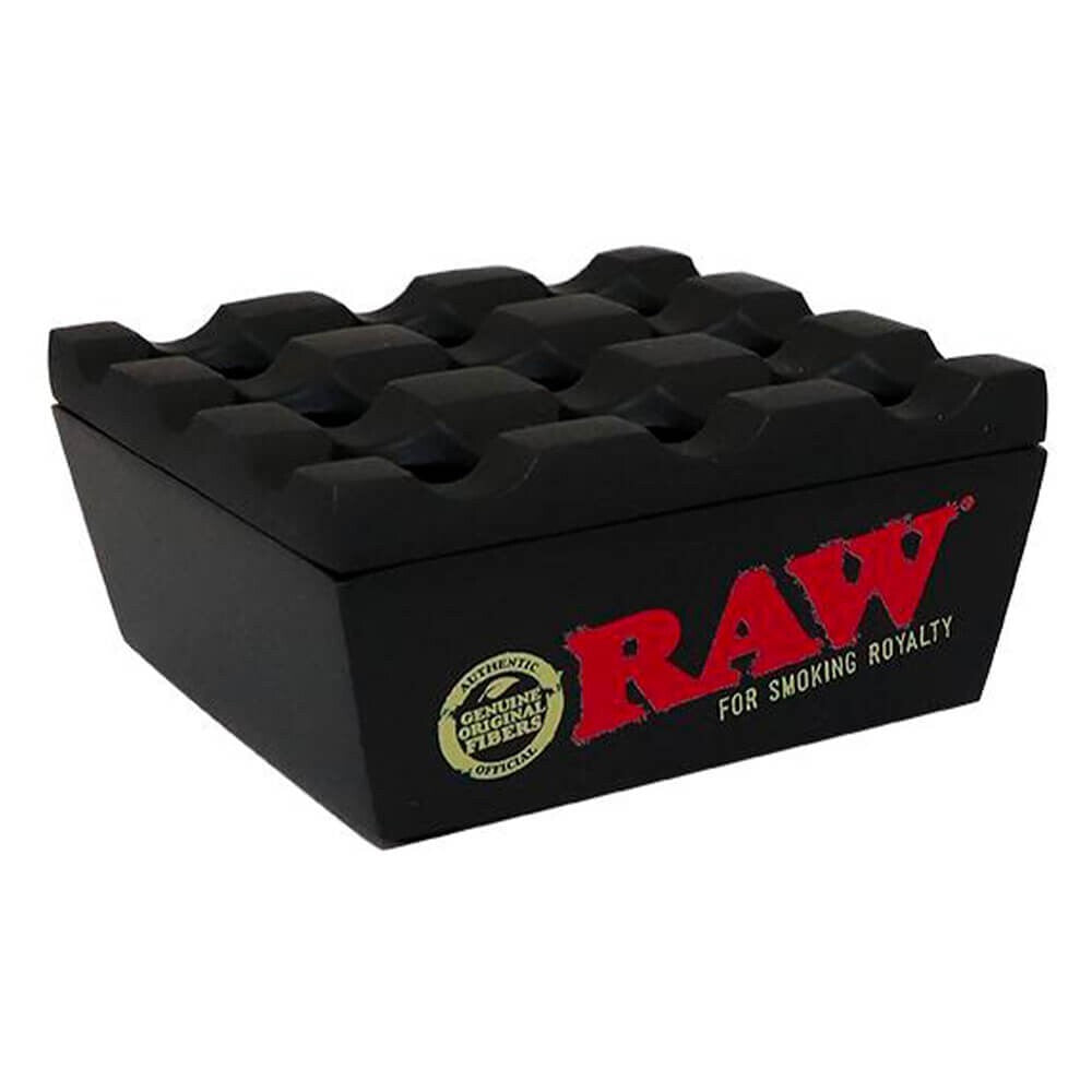 Raw Black Regal ashtray with smooth black finish and shallow bowl, designed for cigarette or cigar ash collection.