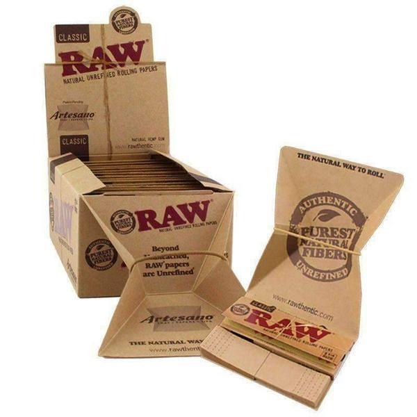 RAW Classic Artesano Kingsize rolling papers set with fold-out tray and tips